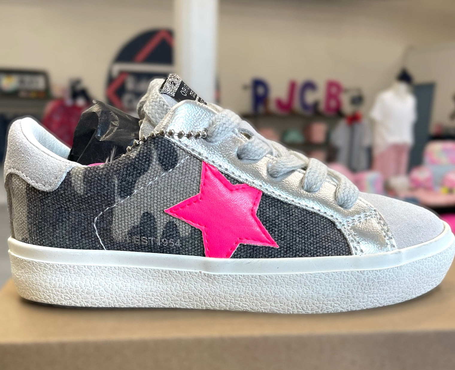 Vintage havana store camo sneakers